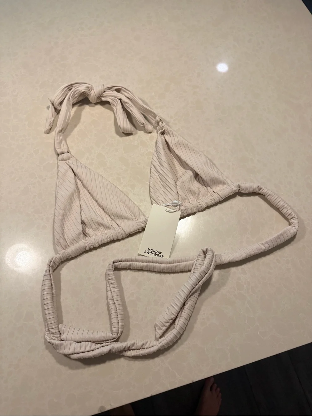 Monday Swimwear Triangle Top (V)